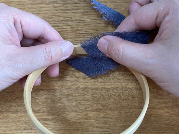 さき布で簡単！刺繍枠に布を巻く方法