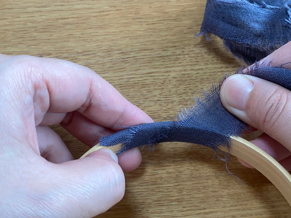 さき布で簡単！刺繍枠に布を巻く方法