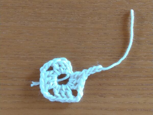 かぎ針編みで作る、しかくいコースターの作り方