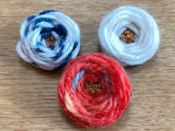 毛糸で簡単！お花のブローチの作り方
