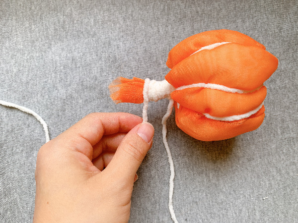 １回縫うだけ！簡単かぼちゃオブジェの作り方