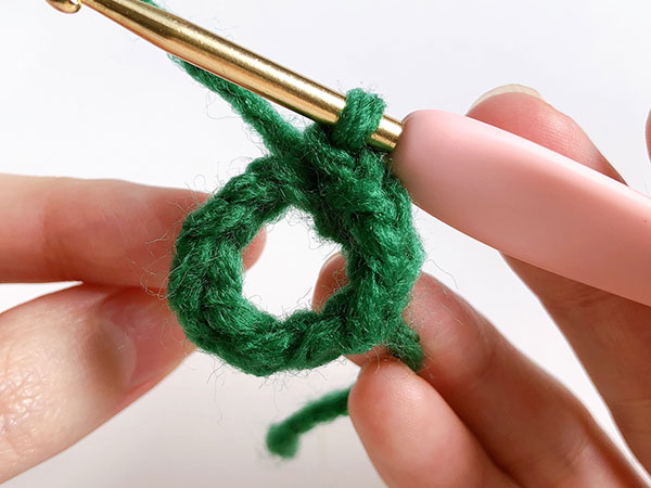 かぎ針編み】クリスマスリースの編み方（オーナメント）│koshirau 拵う（こしらう）