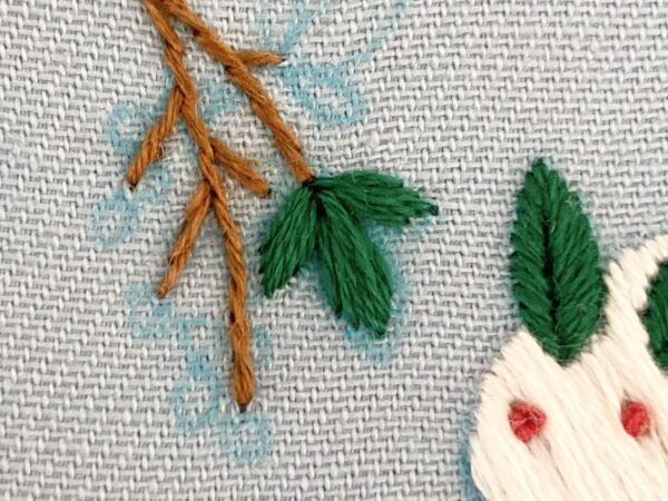【図案付き】雪うさぎと南天の刺繍の作り方