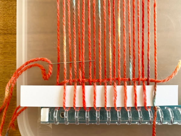 手作りの織り機で作るコースターの作り方