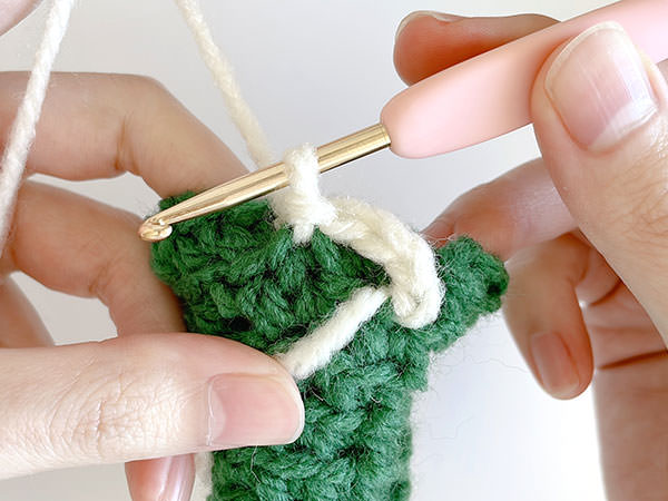 鎖編みが本体に編み付けられました