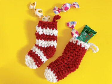 【かぎ針編み】靴下のクリスマスオーナメントの編み方