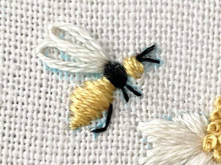 【図案付き】カモミールとミツバチの刺繍の作り方
