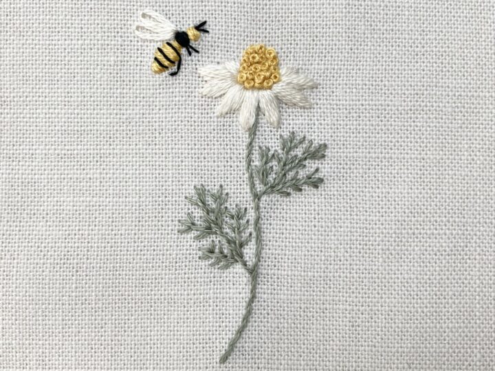 【図案付き】カモミールとミツバチの刺繍の作り方