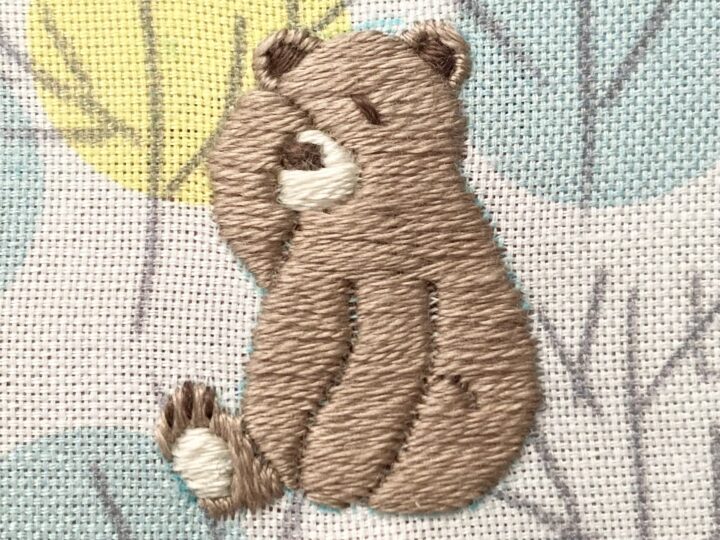 【図案付き】クマの刺繍のファブリックパネルの作り方