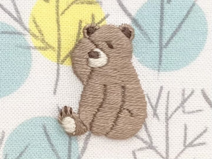 【図案付き】クマの刺繍のファブリックパネルの作り方