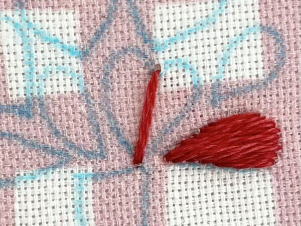 【図案付き】カーネーションの刺繍の作り方