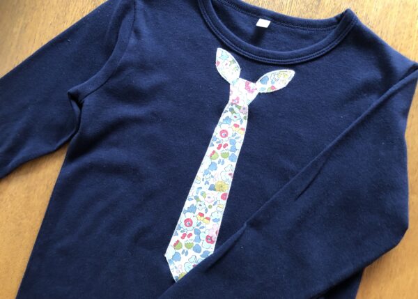 ネクタイのアップリケTシャツの作り方