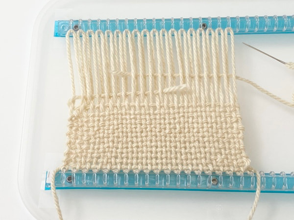 手作りの織り機で作るアクリルたわしの作り方