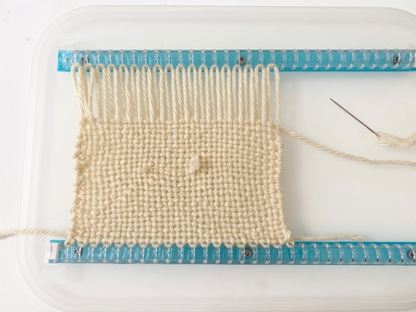 手作りの織り機で作るアクリルたわしの作り方