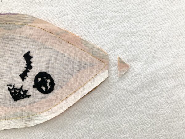 【図案付き】ハロウィンの刺繍入り！リーフ型巾着袋の作り方