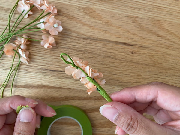 100均造花のリストコサージュの作り方