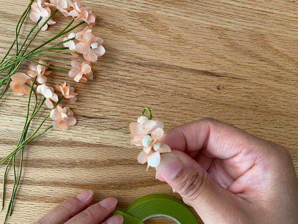 100均造花のリストコサージュの作り方