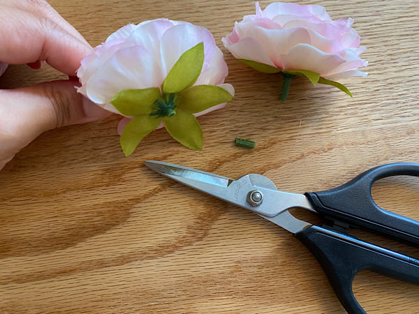 100均造花の簡単カチューシャの作り方
