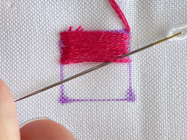 刺繍の途中で糸を替える方法