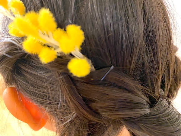 100均ミモザの造花でつくるヘアパーツの作り方