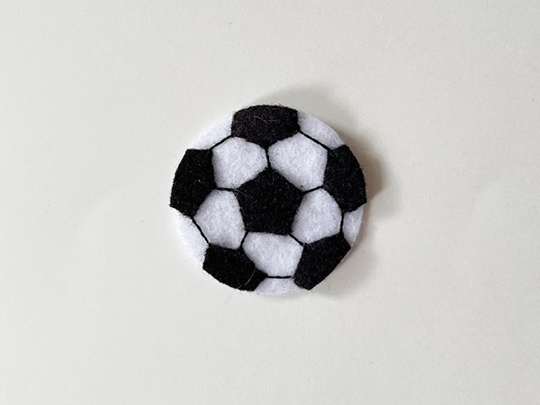 フェルトで作ったサッカーボール