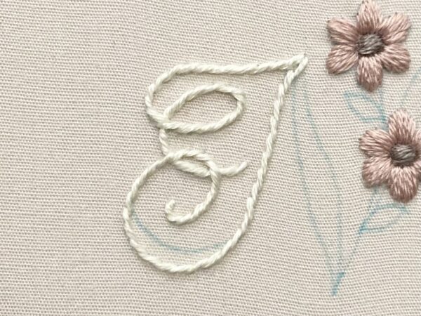 【図案付き】アルファベット「N」の刺繍の作り方