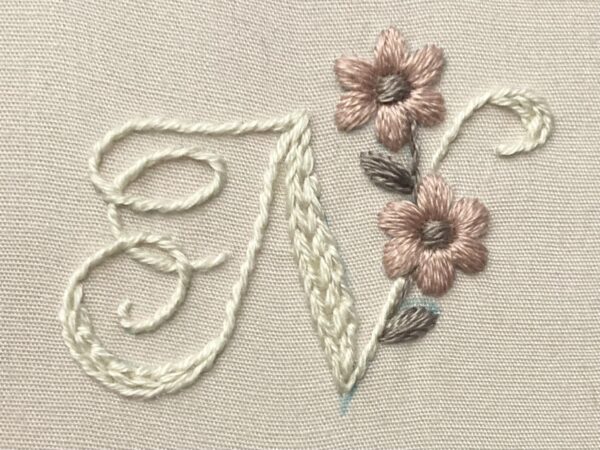 【図案付き】アルファベット「N」の刺繍の作り方