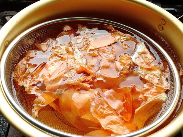 玉ねぎの皮で染める草木染の作り方