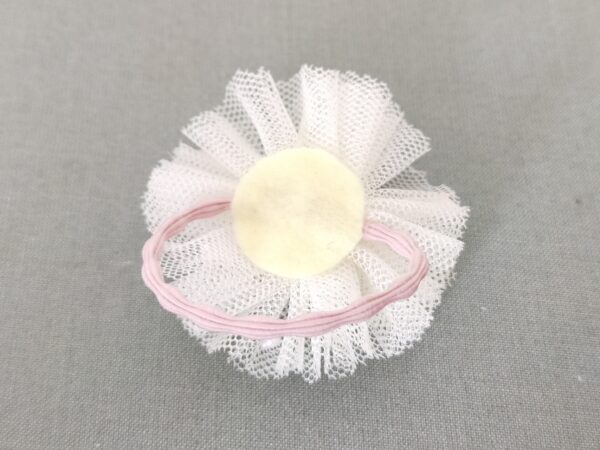 チュールと好きなパーツで作るヘアゴムの作り方