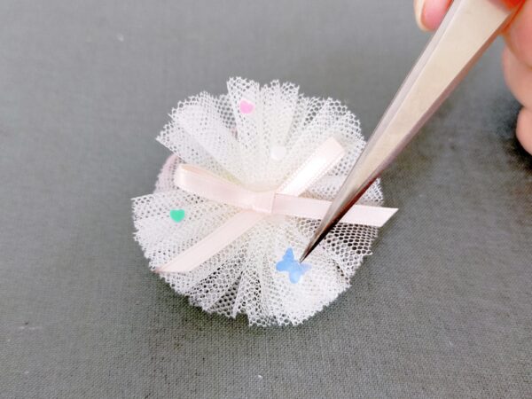 チュールと好きなパーツで作るヘアゴムの作り方