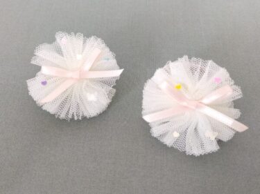 チュールと好きなパーツで作るヘアゴムの作り方