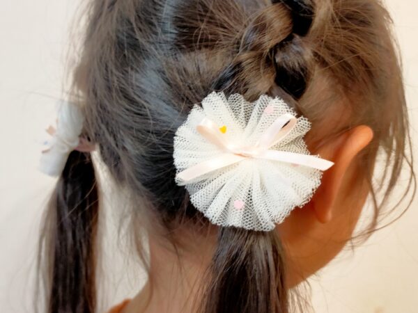 チュールと好きなパーツで作るヘアゴムの作り方
