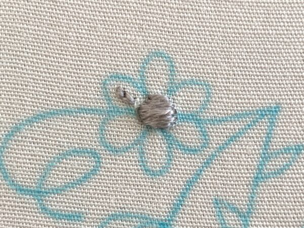 【図案付き】アルファベット「A」の刺繍の作り方