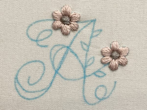 【図案付き】アルファベット「A」の刺繍の作り方