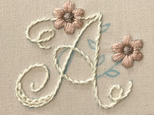 【図案付き】アルファベット「A」の刺繍の作り方