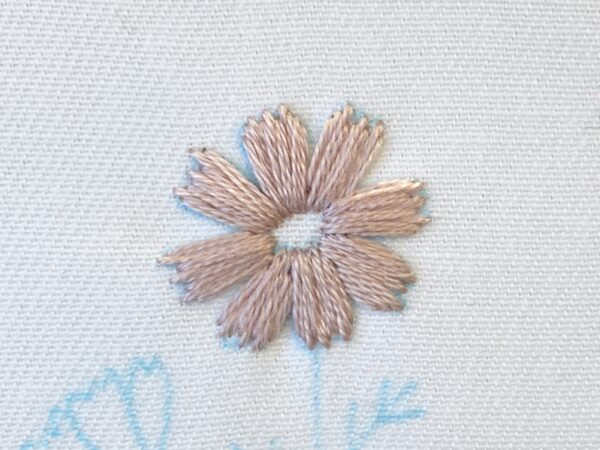 【図案付き】コスモスの刺繍の作り方