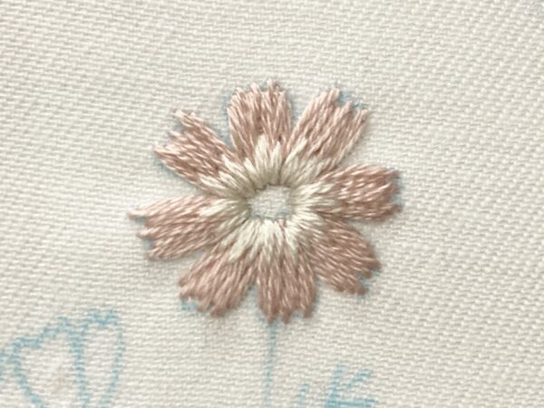 【図案付き】コスモスの刺繍の作り方