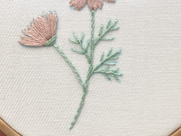 【図案付き】コスモスの刺繍の作り方
