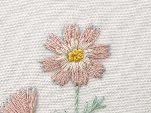 【図案付き】コスモスの刺繍の作り方