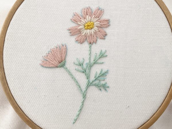 【図案付き】コスモスの刺繍の作り方