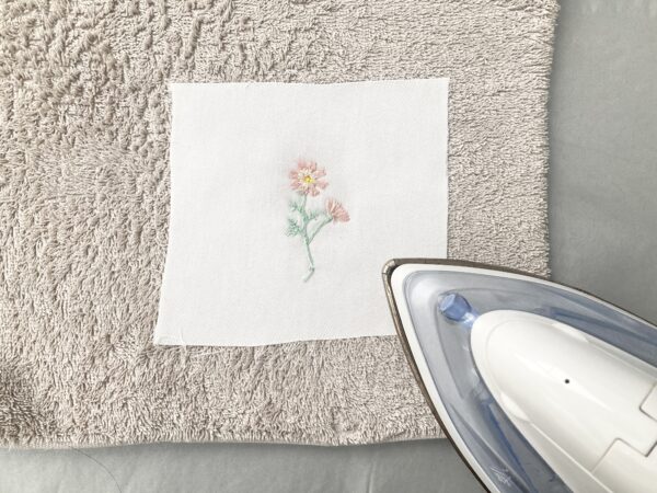 【図案付き】コスモスの刺繍の作り方