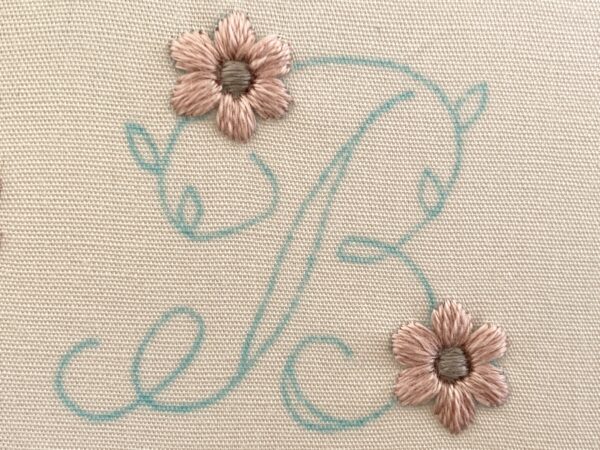 【図案付き】アルファベット「B」の刺繍の作り方