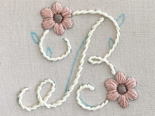 【図案付き】アルファベット「B」の刺繍の作り方