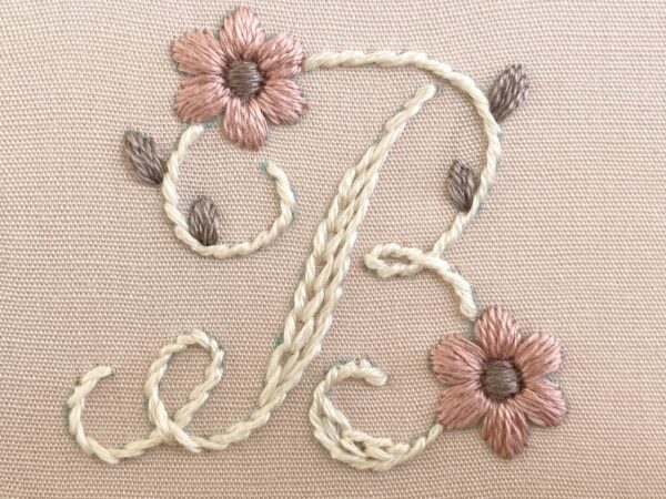 【図案付き】アルファベット「B」の刺繍の作り方