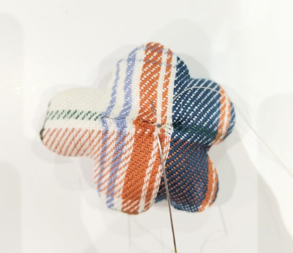 お好きな生地で作るお花のヘアゴムの作り方