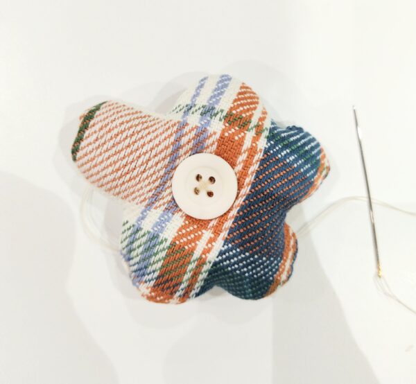 お好きな生地で作るお花のヘアゴムの作り方