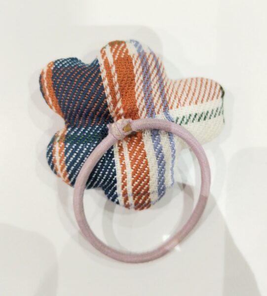 お好きな生地で作るお花のヘアゴムの作り方