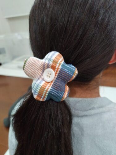 お好きな生地で作るお花のヘアゴムの作り方