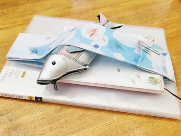 A4ファイルと小物を束ねる布ベルトの作り方