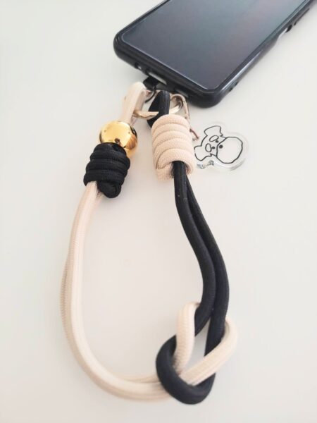 お好きなカラーで作るスマホストラップの作り方